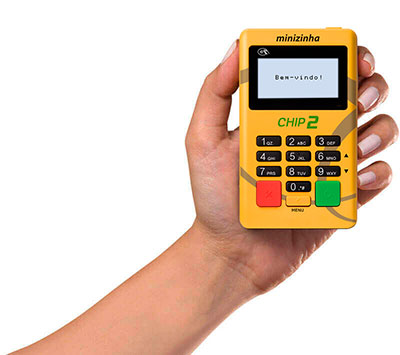 https://assets.pagseguro.com.br/ps-website-assets/v13.14.22/img/for-your-business/readers/minizinha-chip/bg-minizinha-chip-2-nfc