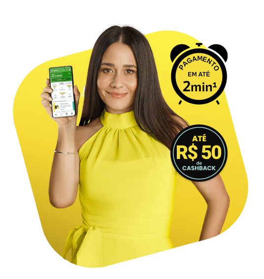Atriz Alessandra Negrini, mulher branca, de cabelo preto e expressão sorridente. Ela está usando um vestido amarelo e segurando um celular com o aplicativo do PagBank aberto. Sobre a imagem há o selo 'pagamento em até 2 min' e o selo 'Até 50% de cashback'.