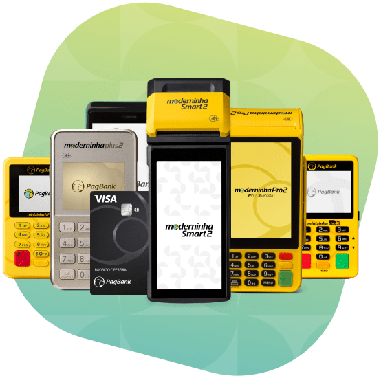 Todos os modelos de maquininha PagBank ao lado uma da outra e de um cartão PagBank.