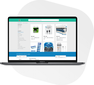 Computador com tela mostrando um site de acessórios para celular.