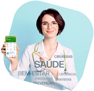 Mulher branca, de cabelo marrom, óculos e expressão sorridente. Ela está segurando um celular com o aplicativo do PagBank aberto. Sobre a imagem, há as palavras 'cirurgias', 'saúde', 'bem-estar', 'urgência', 'psicólogo', 'dentistas' e 'prevenção'.