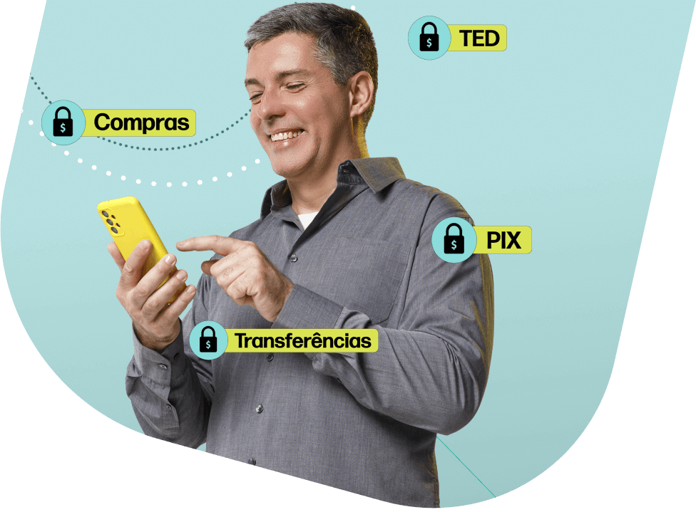 Homem branco segura um celular amarelo com palavras como compras, TED, Pix e transferências ao redor, representando a proteção da conta PagBank.