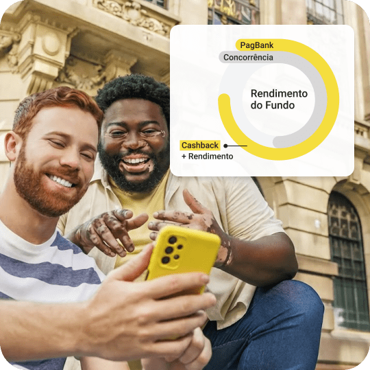 Pessoas utilizando um smartphone enquanto acompanham informações sobre fundos de investimento. A imagem destaca um gráfico comparativo em que o rendimento do fundo PagBank, somado ao cashback, supera o rendimento da concorrência.